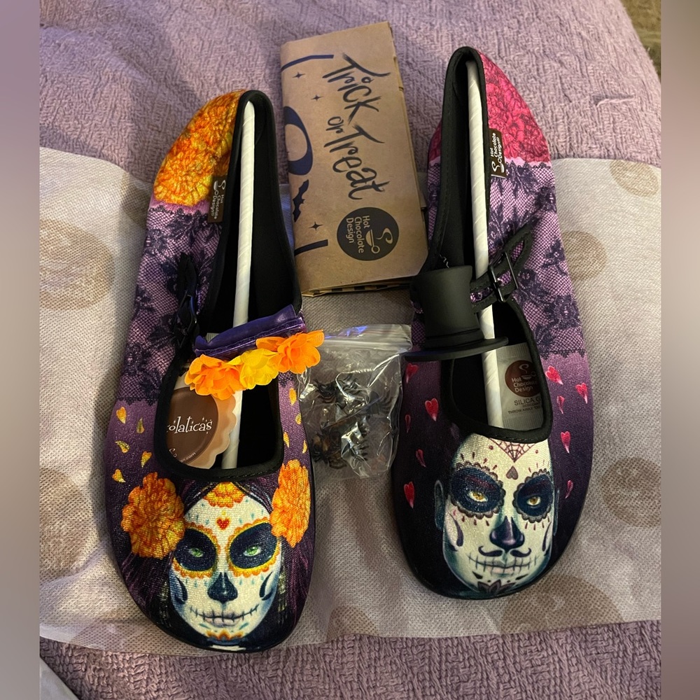 Hot chocolate designs Dia de los Muertos   Size 11/41.  BNWB